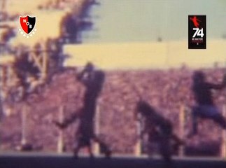 Gol de Newells 1974.. Campeón en la cancha de Rosario Central.
