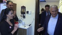 Başbakan Yıldırım, Miting Sonrası Çay Davetinde Bulunan Aileyi Evinde Ziyaret Etti