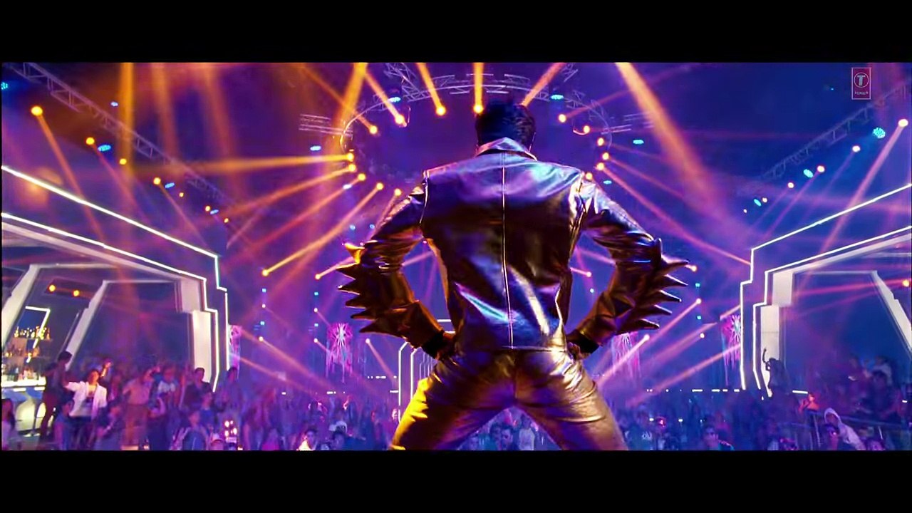 Besharam Title Song -- Full Video (HD) -- Ranbir Kapoor, Pallavi Sharda - YouTube