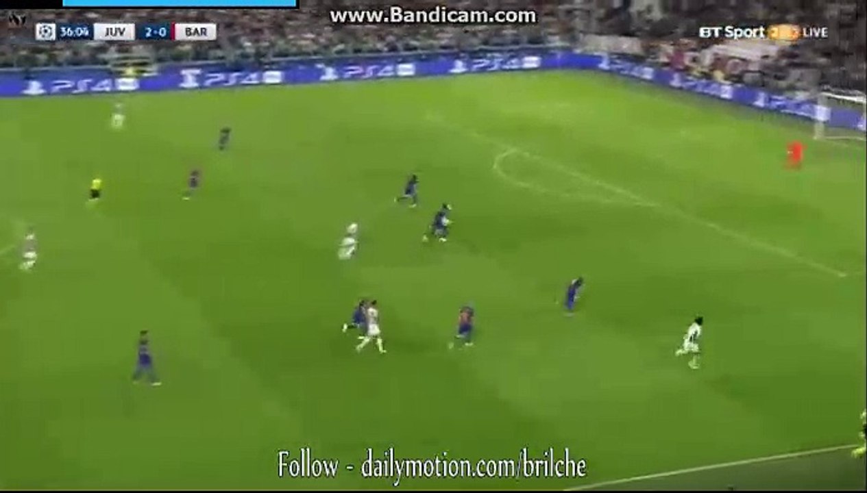 Miralem Pjanic makes a yard for himself on the edge of the box - Juventus 2-0 Barcelona 11.04.2017