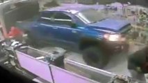 Truck rams into gun store in Florida and thieves take arms