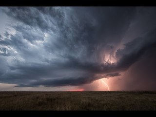 Tourists Capture Breathtaking Footage of Storm Season in the US