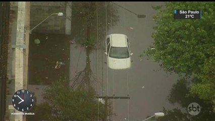 Chuva provoca transtornos e trava São Paulo