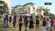 Alunos e professores de universidade em Limeira homenageiam estudante morta