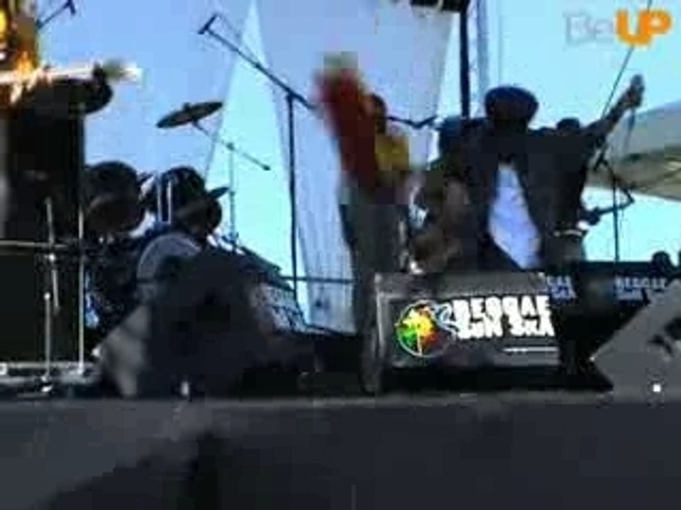 Dubmatix Ft Lt Foxy - Live au Reggae Sun Ska 2007