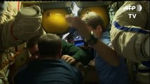 Tres astronautas regresan con éxito a la tierra desde la EEI