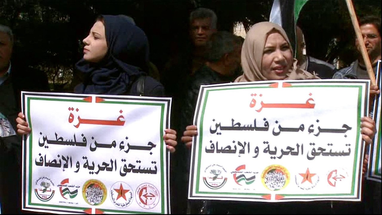 Gaza's public workers face salary cuts