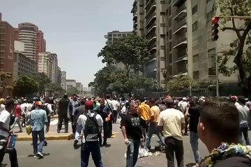 Police Fire Shots During Anti-Maduro Protest in Caracas