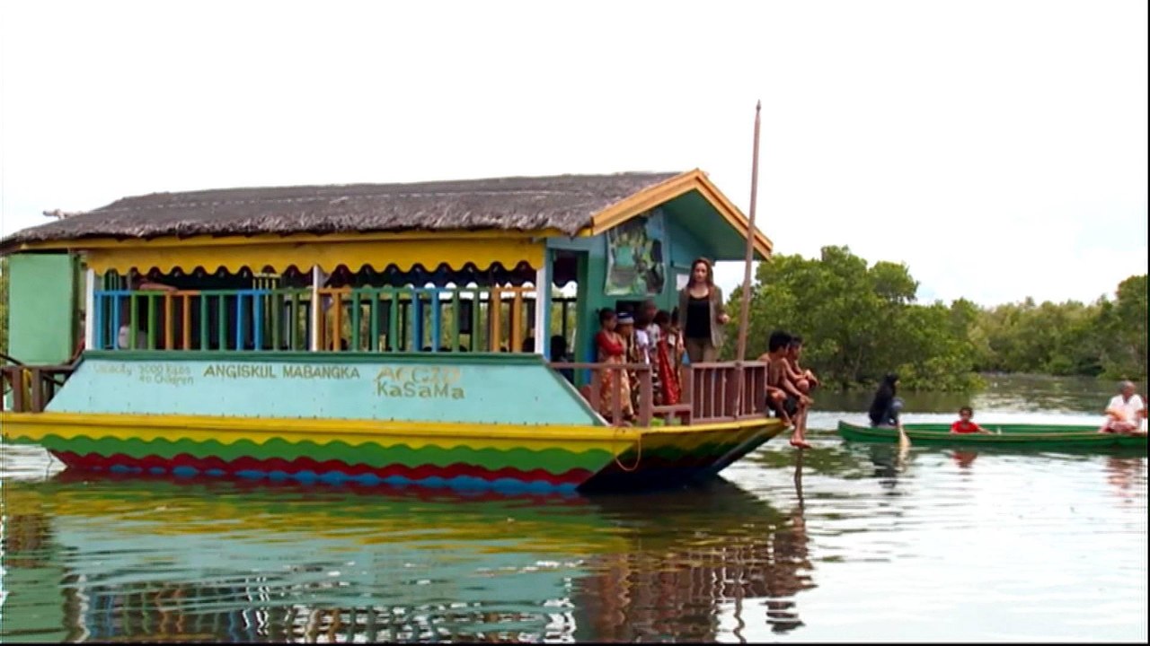Philippines boat school offers hope for indigenous children