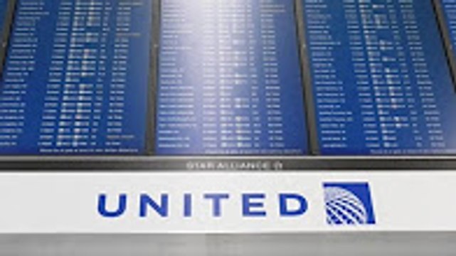 United Airlines finally apologizes, as image takes beating
