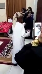 Mariage d'un vieux de 80 ans avec une ado de 12 ans