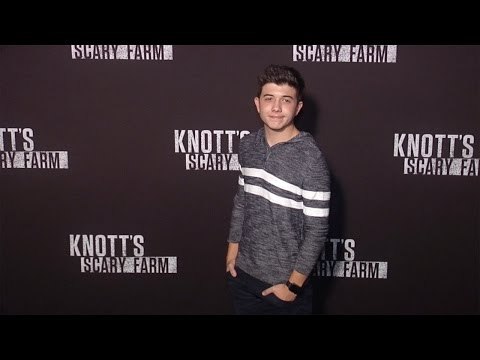Bradley Steven Perry Knotts Scary Farm 2016 Black Carpet