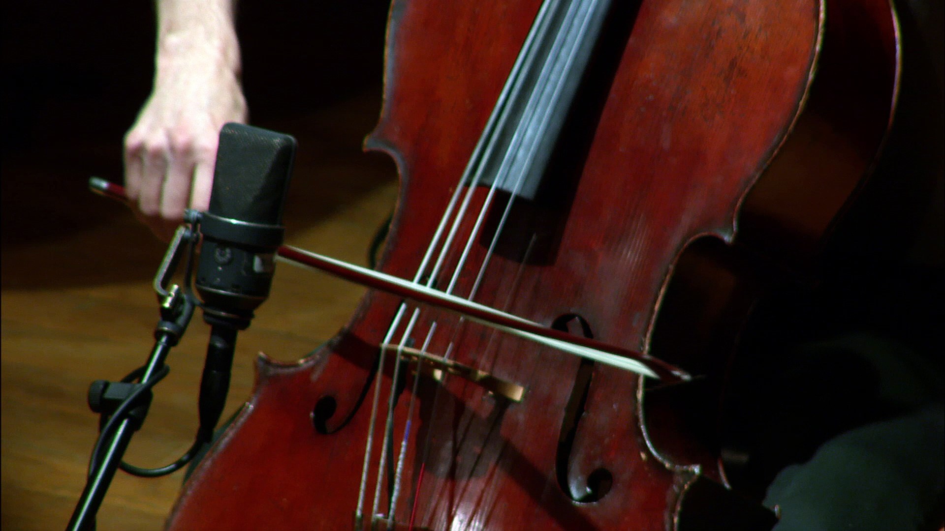 Gaspar Claus au violoncelle - A l'improviste - Vidéo Dailymotion