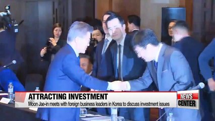 Democratic Party front-runner Moon meets with foreign business leaders in Korea