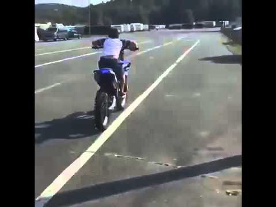 Cet enfant de 10 ans fait de la motocross comme un pro !