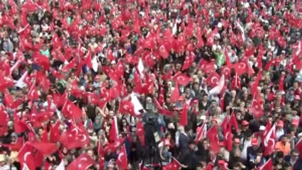 Başbakan Yıldırım: "Biz Sadece Yaradanın Önünde Eğiliriz"