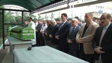 Otomobil Temizlik İşçilerinin Arasına Daldı: 1 Ölü, 2 Yaralı