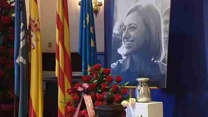 Esplugues despide a Carme Chacón