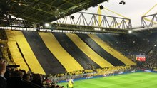 Today in Dortmund was like this with thousands of t-shirts offered by the club ...