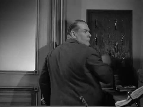 The Three Stooges - S 5 E 8 - Flat Foot Stooges