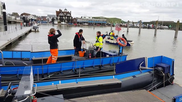BRIGHTLINGSEA HARBOUR - PROMENADE CINQUE PORT ESSEX IN UK - OYSTER DREDGING - BATEMANS TOWER - 2017-ixN8Lm6gYCg