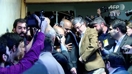 Ahmadinejad é de novo candidato à presidência no Irã