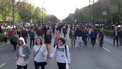 Macaristan'da Stk Yasa Tasarısı Protestosu