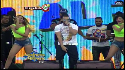 El Jefe El Alfa Para desde Agua Splash Caribe En Vivo