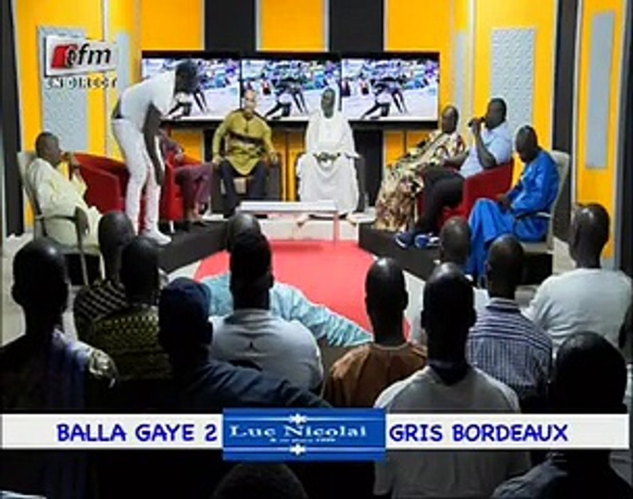 SIGNATURE CONTRAT: Balla Gaye 2 étale toute sa forme physique et athlétique à Gris Bordeaux. Regardez