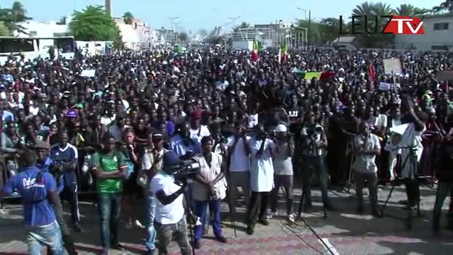 Kilifeu de Y'en a marre 'Macky Sall est un dictateur et ses enfants sont des voleurs'[1]
