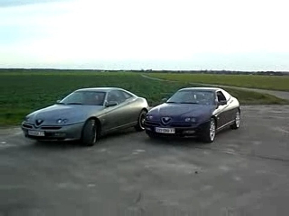 Alfa Romeo GTV 2L Twin Spark bleu vela Interieur cuir beige.