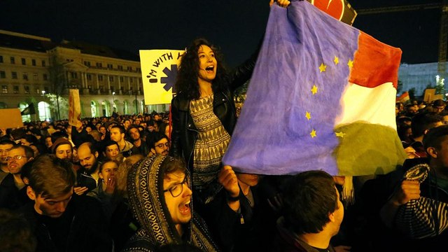 Угорщина: демонстрації на підтримку університету переростають в антиурядові протести