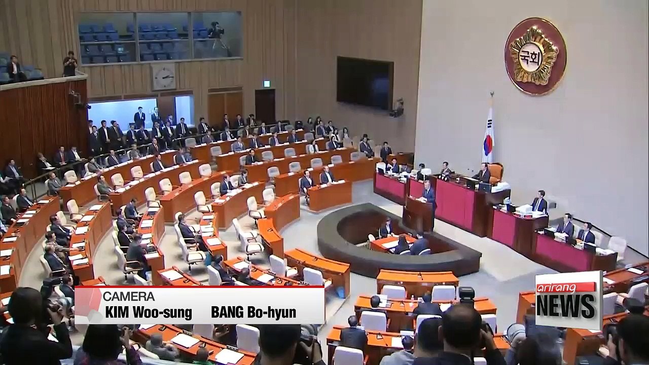Democratic Party front-runner Moon meets with foreign business leaders in Korea