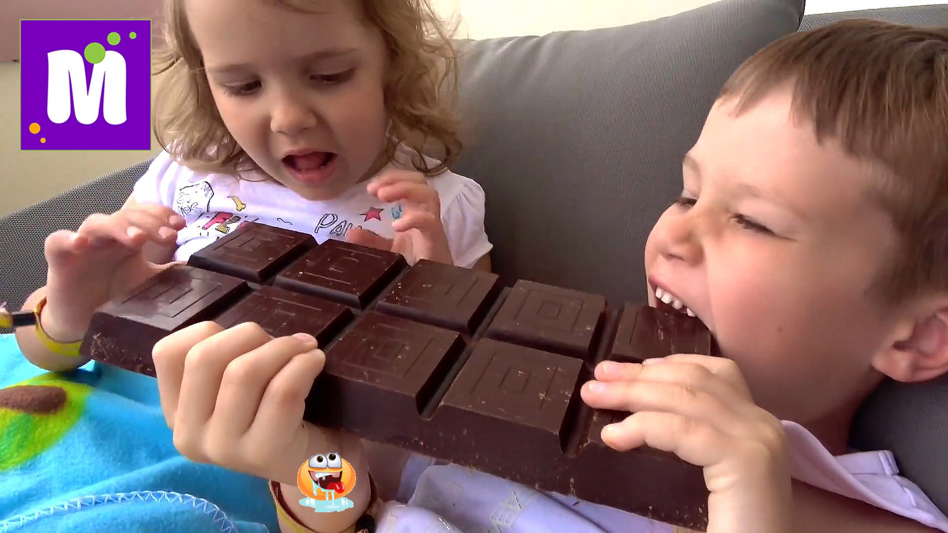 Шоколадки кушаем. Мистер Макс папа шоколад Катя. Мистер Макс пранки над папой. Шоколадные конфеты для детей.