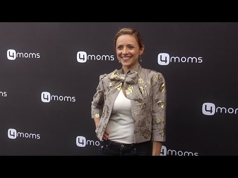 Christine Lakin 4moms Self-Installing Car Seat Launch Black Carpet