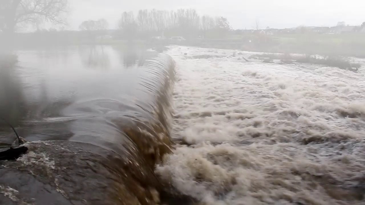 Wasserfall in Siegburg am Bootshaus