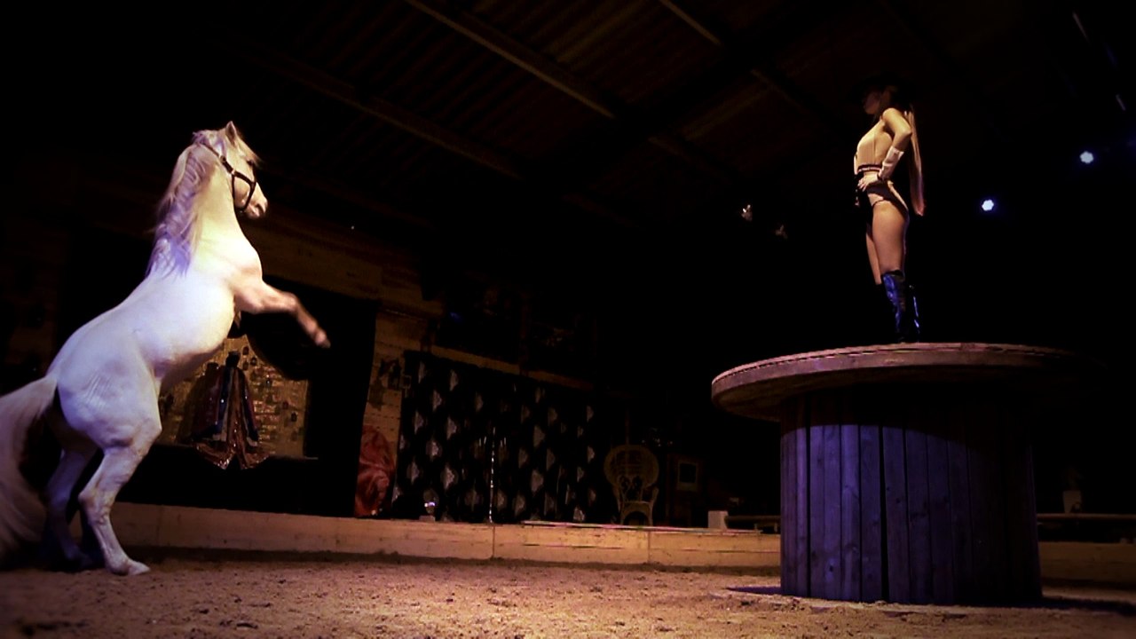 MAISON CLOSE - LA CAVALIERE #3 "Le Dressage"