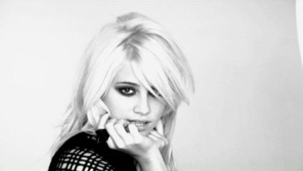 Pixie Lott - Cry Me Out - Photo Shoot (Behind The Scenes)
