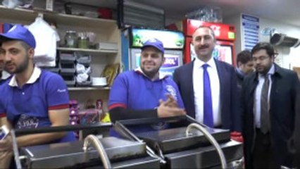Ak Partili Gül, Fenomen Olan Tostçu Erol'u Ziyaret Etti, Atom Tost Yaptı