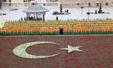 Erdoğan, Konya'da Lalelerden Yapılan Türk Bayrağıyla Karşılanacak
