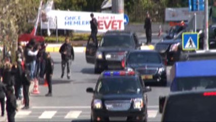 Cumhurbaşkanı Erdoğan Makam Aracını Durdurdu; Sevgi Gösterisinde Bulunanlarla Sohbet Etti