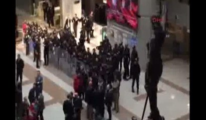 Adliyede, tutuklu avukatlara destek eylemi