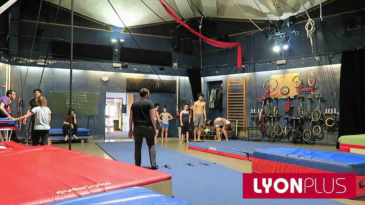 L'école de cirque de Lyon forme les jongleurs et acrobates de demain