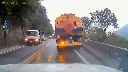 Il perd ses freins dans une descente et défonce tout sur son passage !