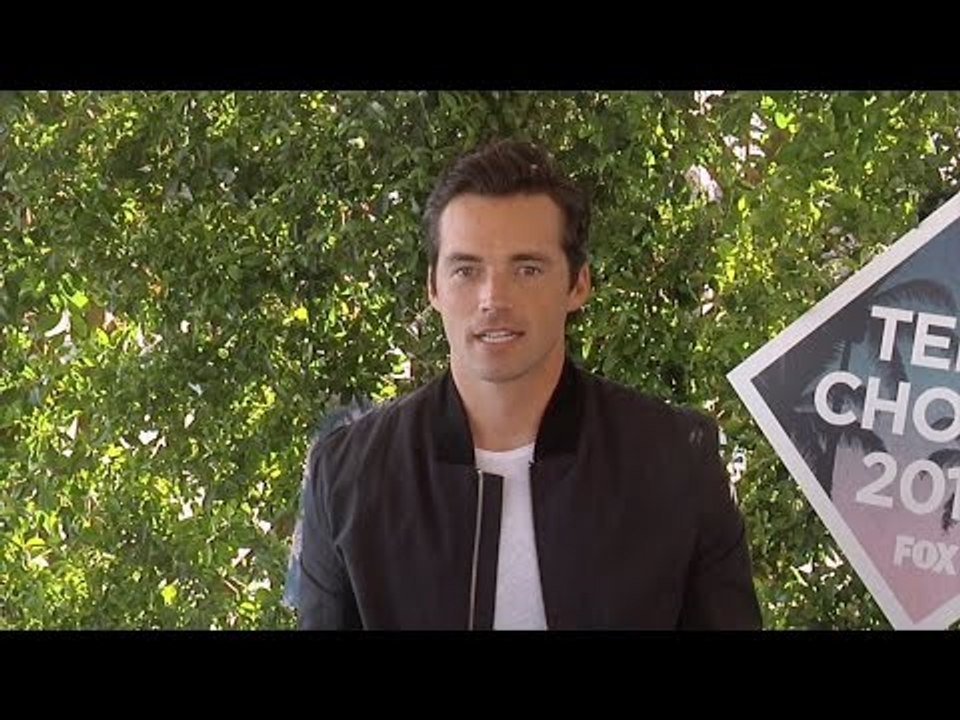 Ian Harding Teen Choice Awards 2016 Green Carpet
