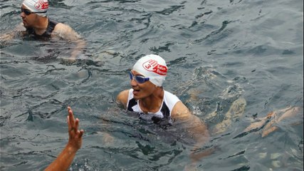 Seberangi Pulau, Sandiaga Uno Renang Temui Warga