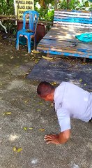 Heboh,,Latihan Push Ups Satu Tangan...