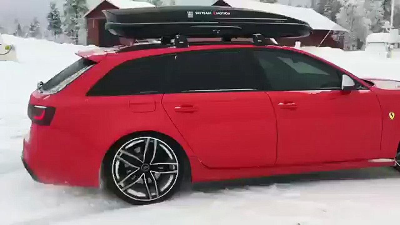 Audi RS6 Snow Drift