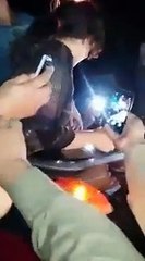 رضیہ غنڈوں میں پھنس گئی ،میرا فینز کے نرغے میں : Meera trapped in fans