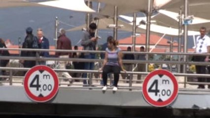 Yaşlı Kadından İntihar Etmek İsteyen Kadına Pes Dedirtecek Sözler